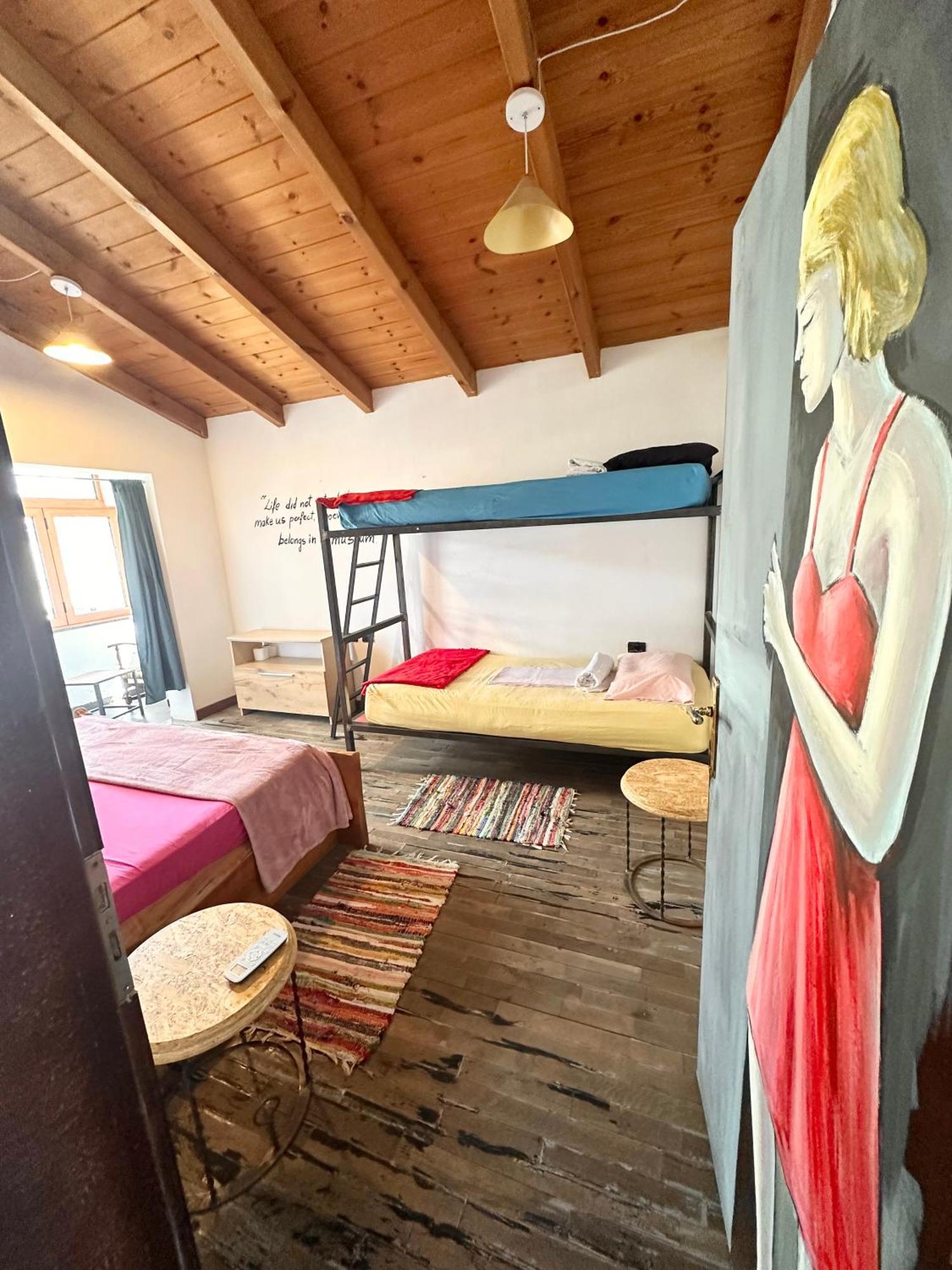 טיראנה Divina Hostel מראה חיצוני תמונה